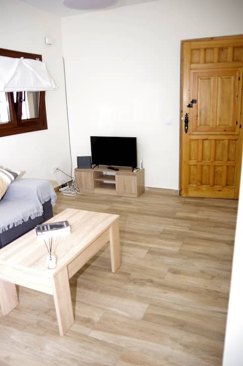 Top Airbnb: Cozy little house in Candeleda with barbecue en Candeleda