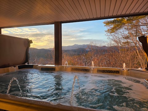 OakRidge Retreat - Hot Tub & Mountain Views