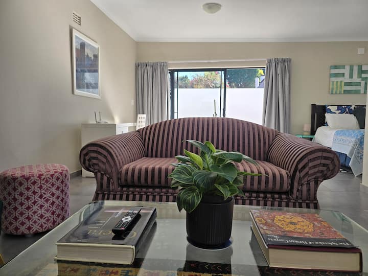 Leafy Garden Cottage In Bryanston Near Sandton” - Sandton