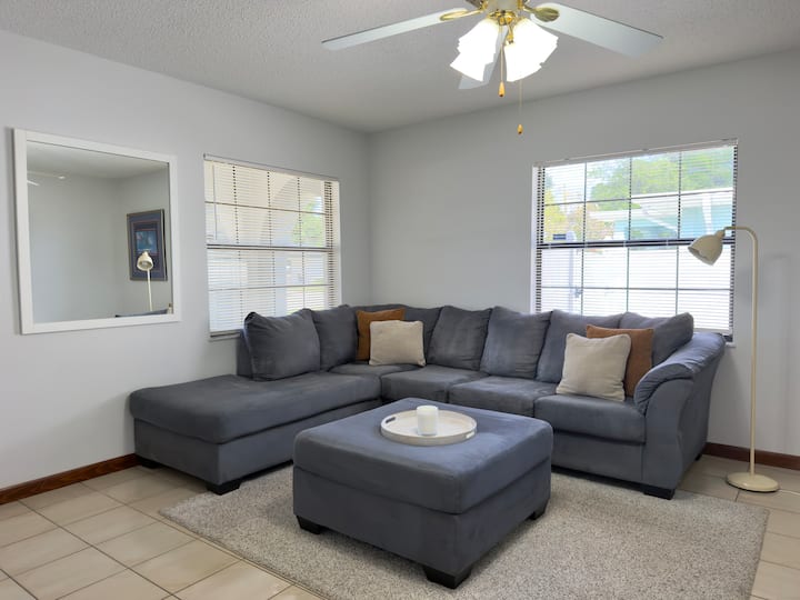 Home W/ Dipping Pool • Walk To Stadium • No Fee - Tampa, FL