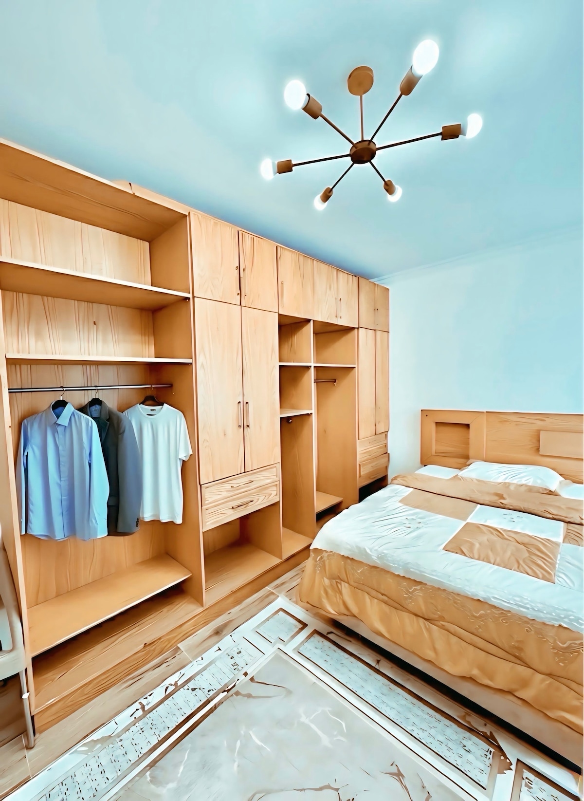 חדר שינה 1 
- כולל מיטת קווין סייז 180
- חלוק
- שולחן איפור
- מרפסת
- מיזוג אוויר 
