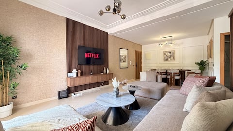 Modern, swimming pool & golf in secure residence