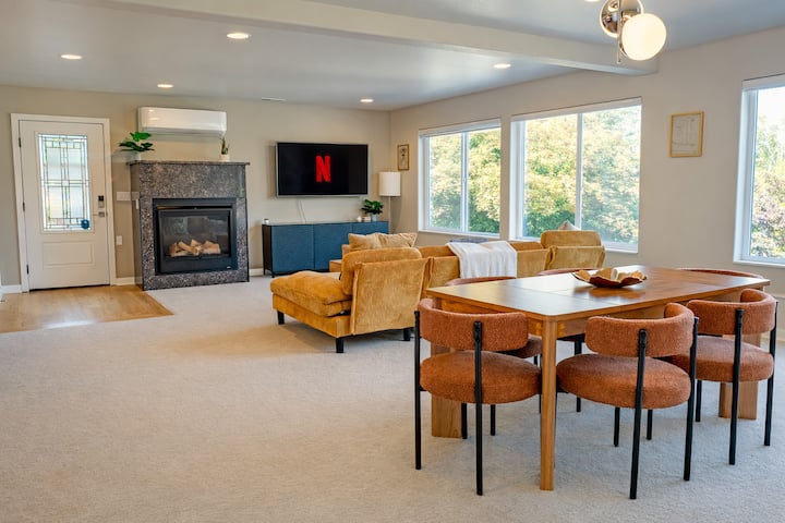 Luxury Lakeview Home, Ac, Spa Tub, Bidet, Sleeps 8 - 렌턴