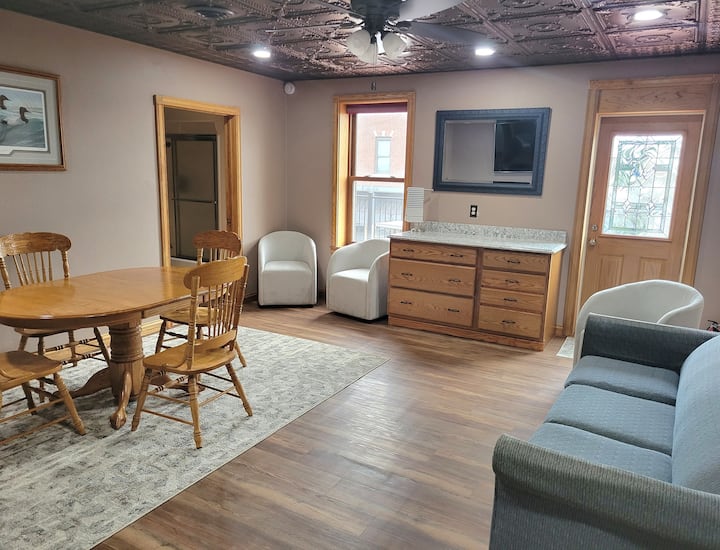 Prairie-dise Downtown Apartment - Prairie du Chien, WI