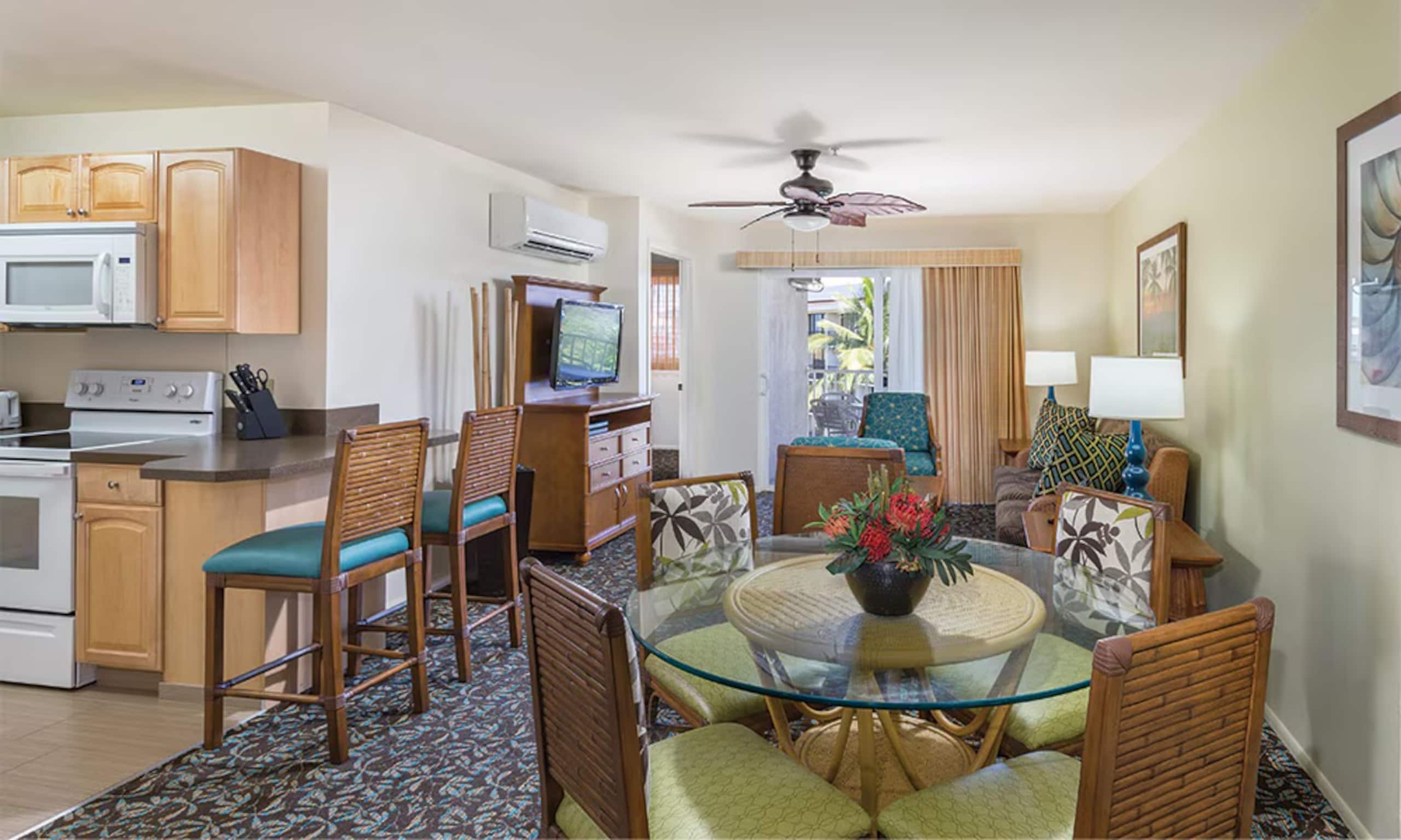 2 bed/2 Bath with Pool + Hot Tub - Photo 3