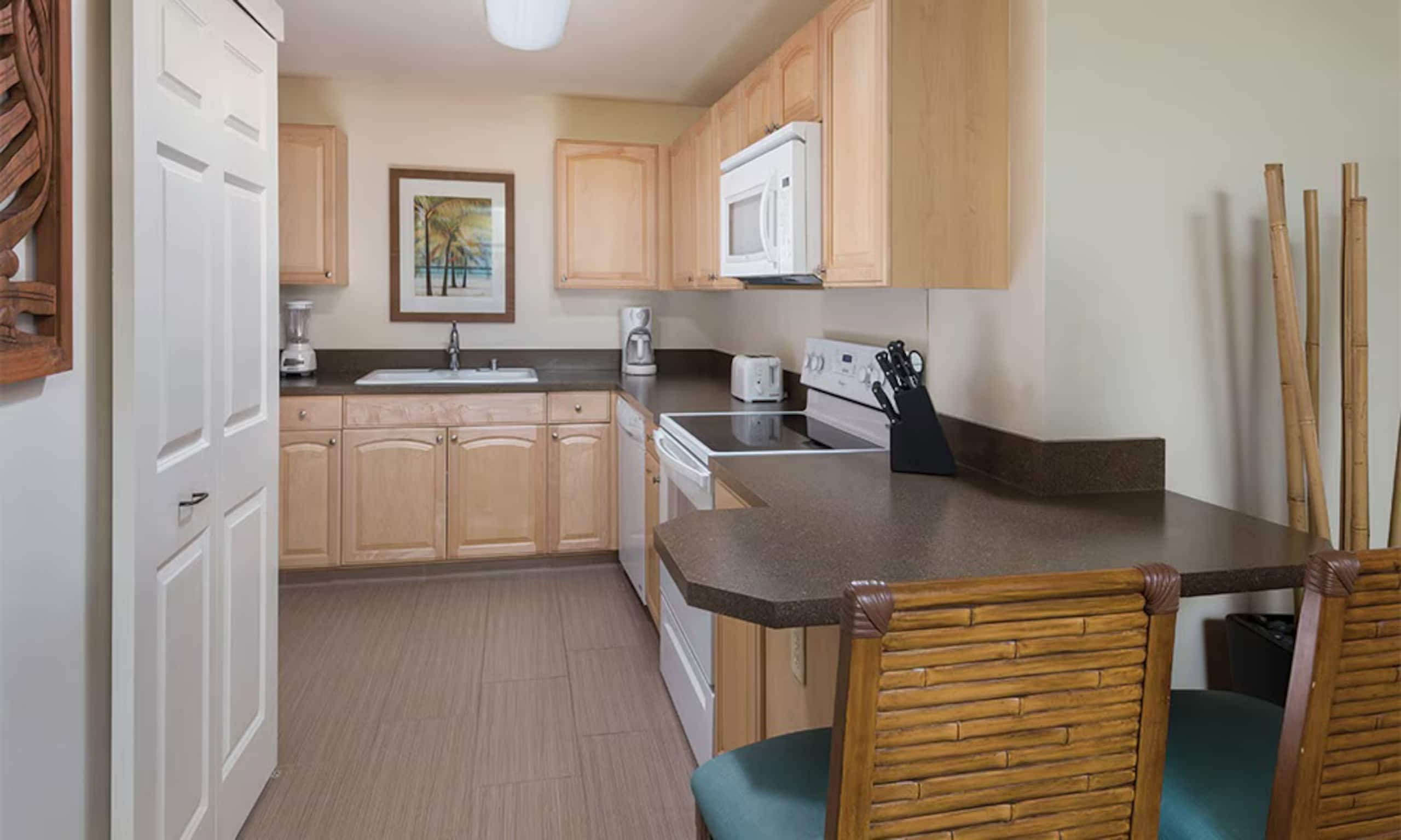 2 bed/2 Bath with Pool + Hot Tub - Photo 4