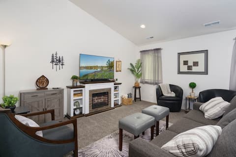 Pine and Vine Cottage - 3bd/2ba Rathdrum Charm!