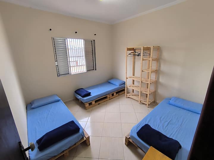 tunatengeneza pia chumba cha wanandoa, pale tu kukiwa na wanandoa.

CHUMBA HUFUNGULIWA KULINGANA NA IDADI YA WATU. IKIWA HAIZIDI IDADI HIYO, VINGINE VITAFUNGWA.