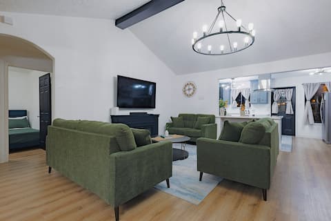 Popular Airbnb listing: Sleeps 16+ | Pool + Gym + Game Room in Alief