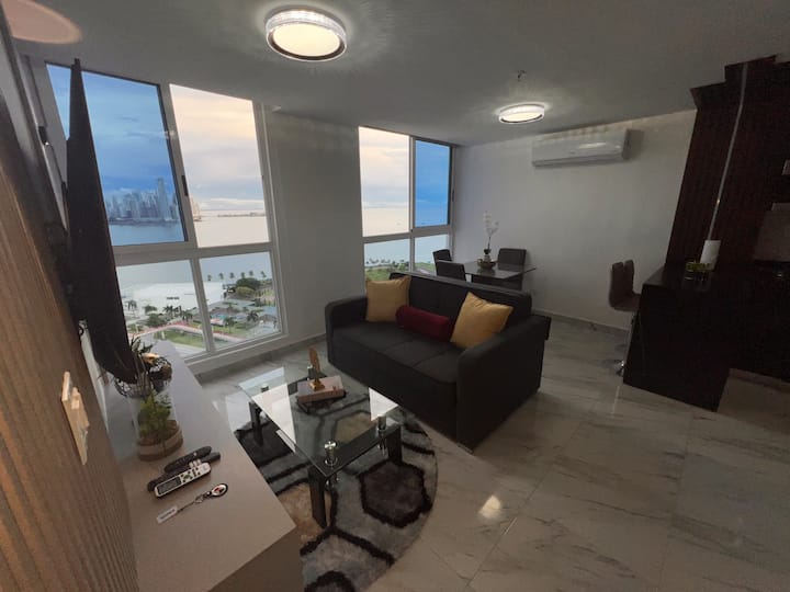 Luxury In Front Of The Sea - Panama City
