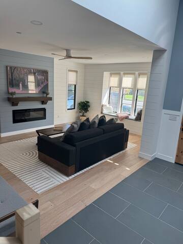 New Modern Farmhouse | Near SFO/Bart/Train gallery image 5