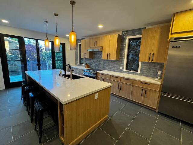 New Modern Farmhouse | Near SFO/Bart/Train gallery image 2