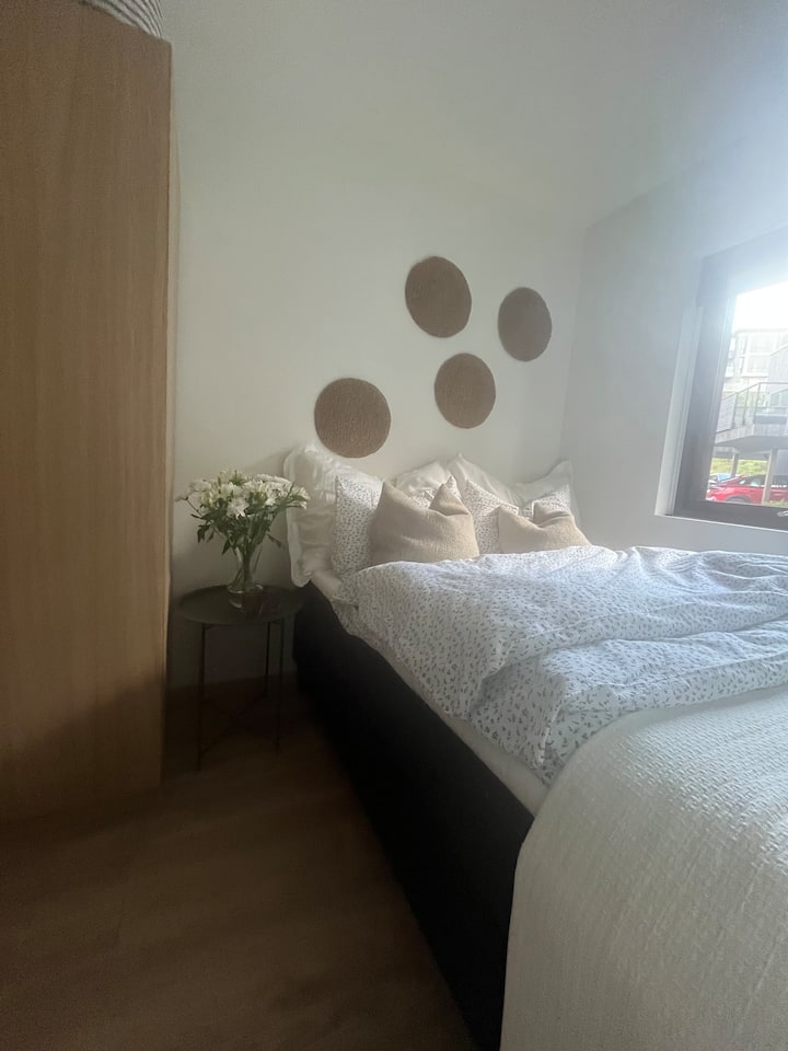 U 2. spavaćoj sobi nalazi se bračni krevet širine 150 cm