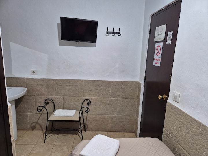 Habitación Individual Con Baño Compartido - Sevilla