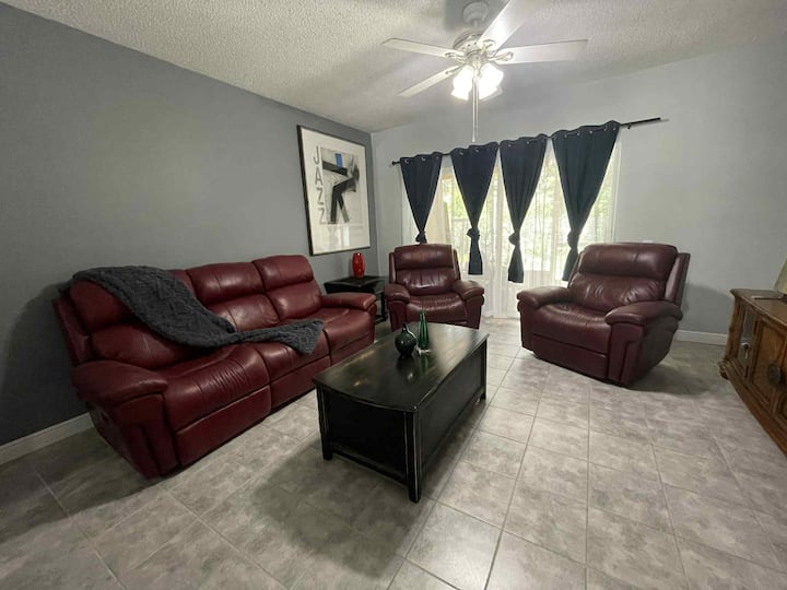 Beautiful And Elegant Townhome - Wesley Chapel, FL