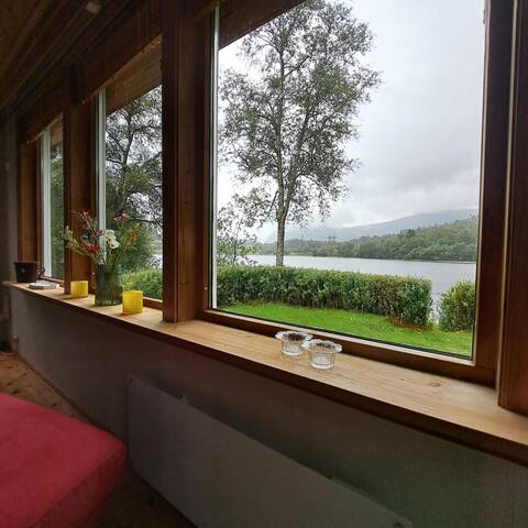 Top performing Airbnb: Peaceful cabin by the water in Arna