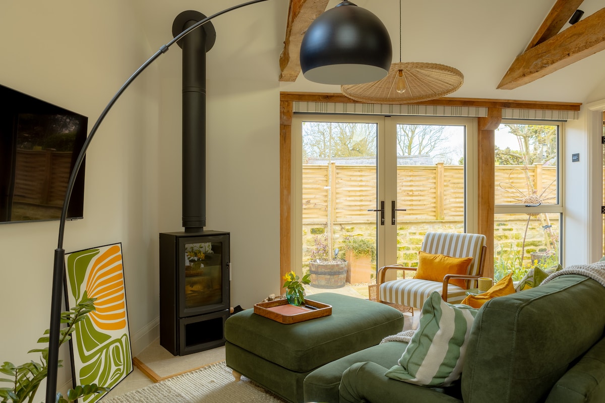 Top Airbnb: Quintessential Cotswolds Barn Hideaway in Worcestershire