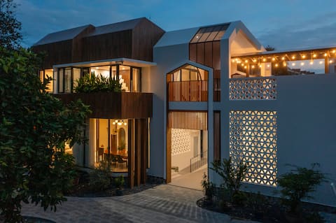 Home Luxury Villa | 5BR | Garden | Airport 30 min