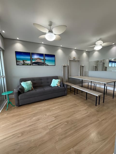 Airbnb em destaque: Feet in the sand, oceanfront with heated pool, air conditioning, Wi-Fi em Caraguatatuba