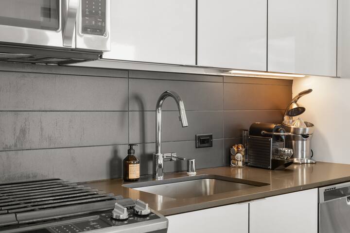 Stunning, Luxe Bay+Bridge Views gallery image 2