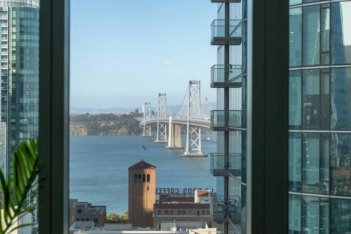 Stunning, Luxe Bay+Bridge Views gallery image 5