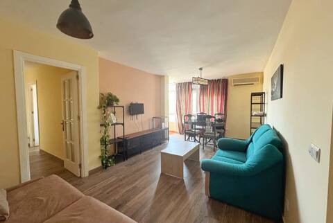 Anuncio de Airbnb popular: Apartment for your visit to Malaga en Gamarra