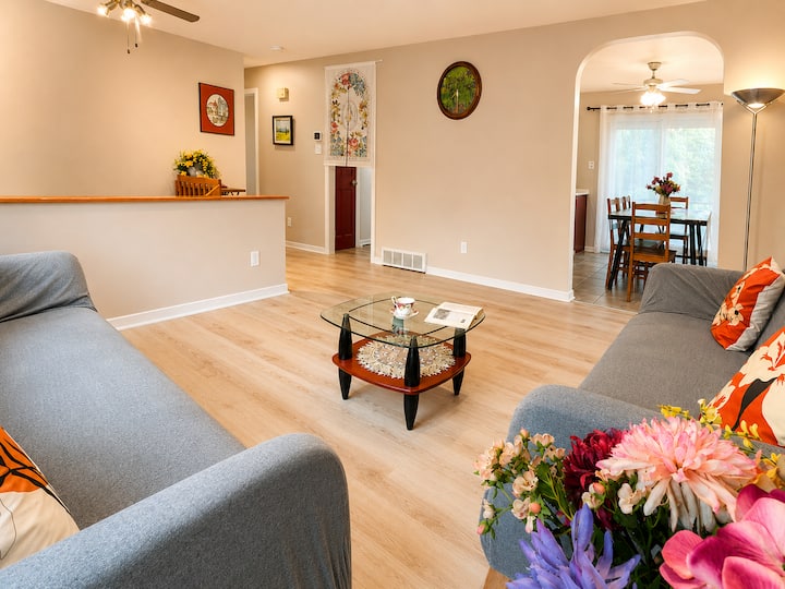 Cozy 4br House/15 Min To Dt/dix30/parking/ac - Brossard
