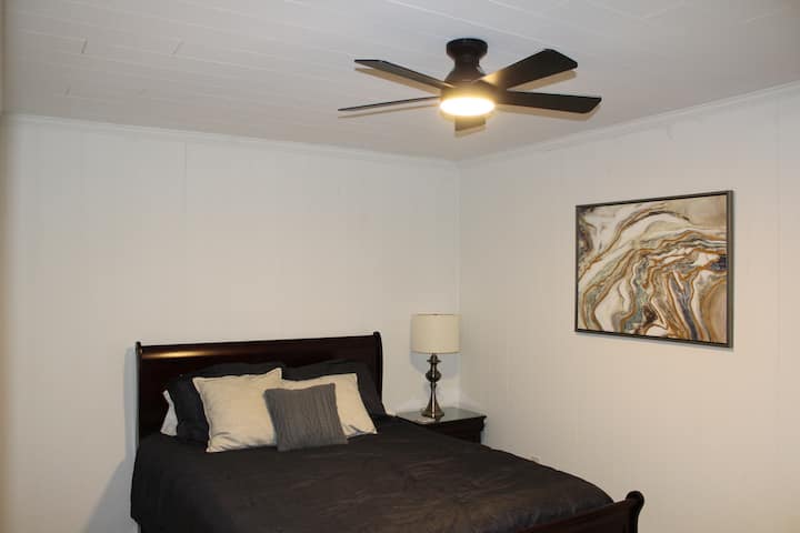 Საწოლი 152 × 203 სმ

Დიდი კარადა 
