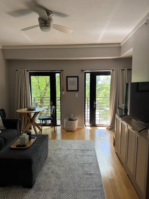 Top Airbnb: Downtown Condo, walk everywhere! in Fourth Ward