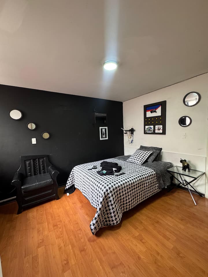 Dhomë gjumi kryesore me banjë