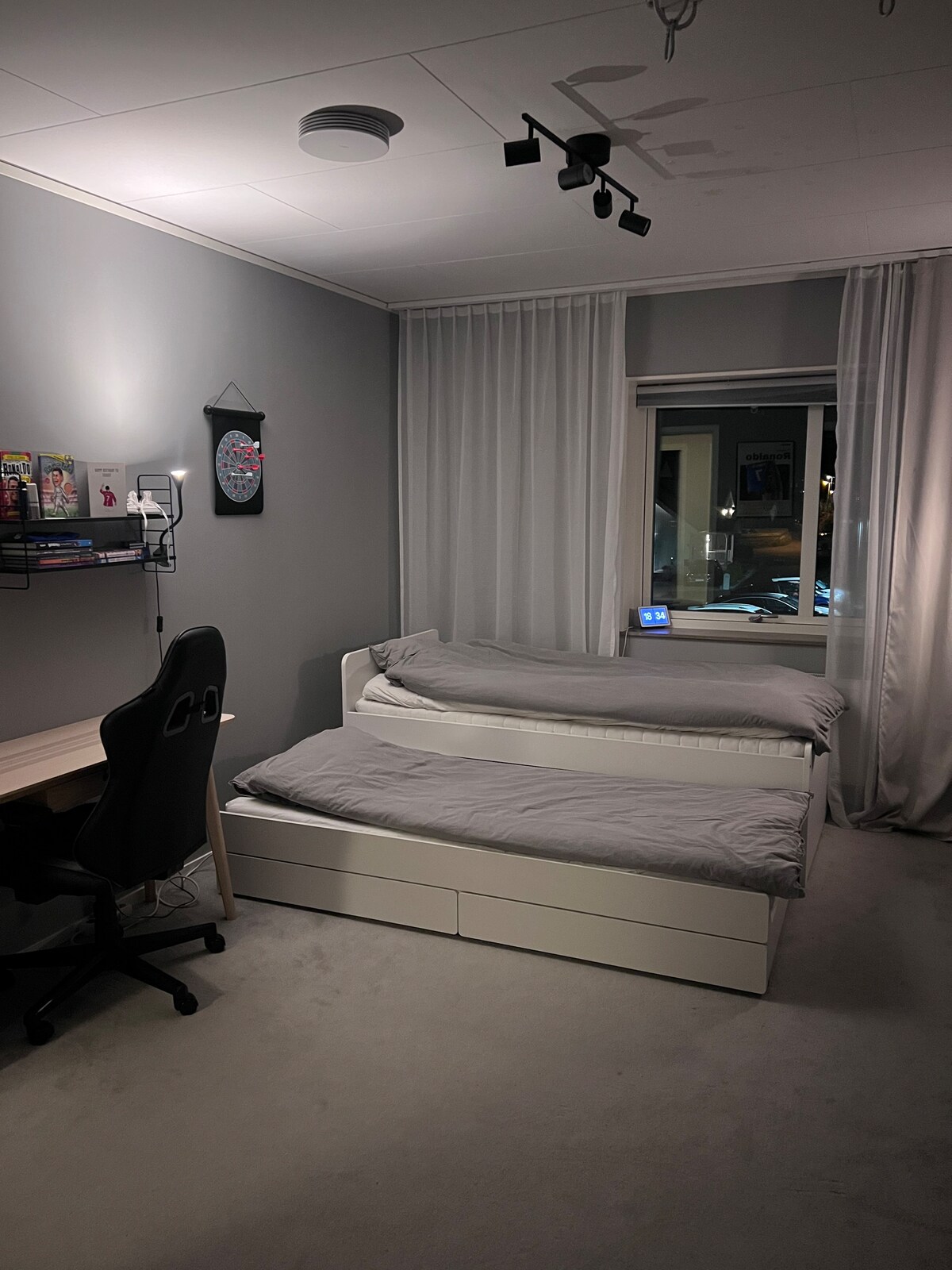 בחדר הזה אפשר גם להוסיף מזרן מתנפח שבו יכולים לישון עד שני אנשים