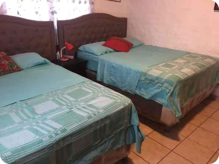 Todas las habitaciones tienen aire acondicionado disponible.