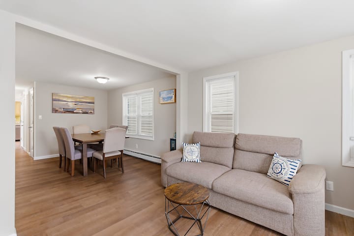 Stylish Seaside Escape With Parking & Beach Passes - Seaside Park, NJ