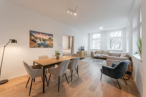 City apartment, pedestrian zone, 6 people, 3 rooms