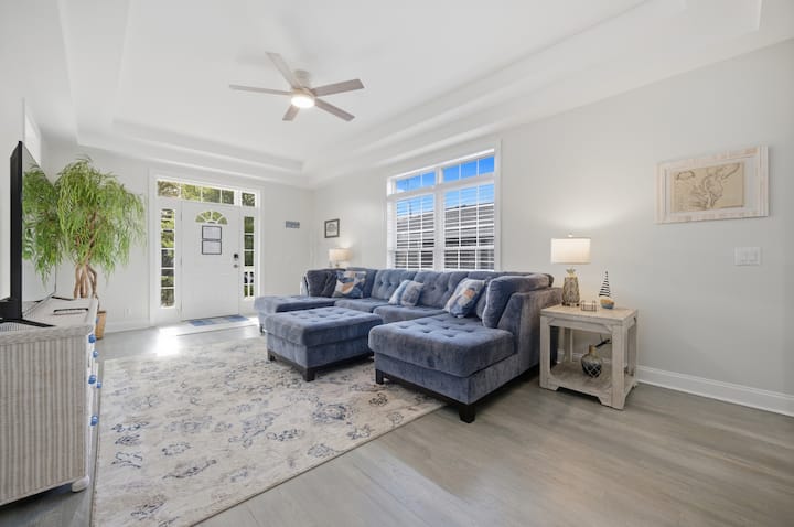 Norfolk 4br Home Walk To Beach 2 Suites - Virginia Beach, VA