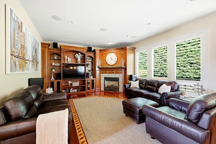 Mt Scott Forest Retreat With Theater & Sauna - Portland, OR