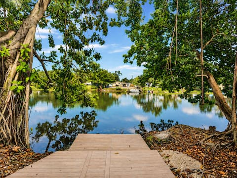 World Cup Retreat | Pool, Kayaks, BBQ & Sleeps 10