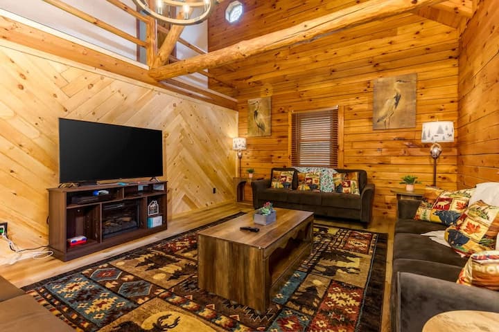 Log Cabin W/ Hot Tub~ Fire Pit ~Bbq ~Pickleball - Ohio