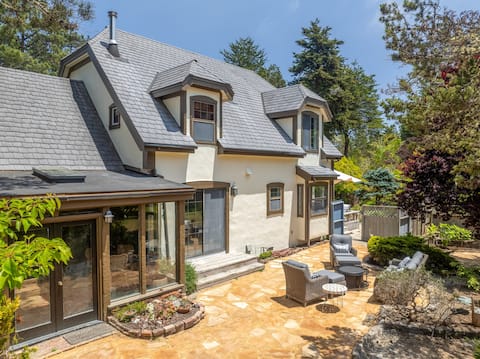 Mendocino Village Historic Home Near Ocean