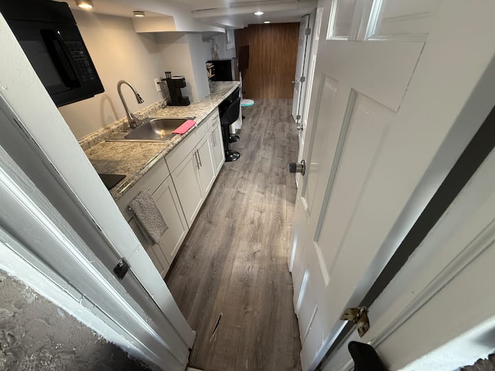 Modern Private Basement Retreat-near Nycc - Harrison, NJ