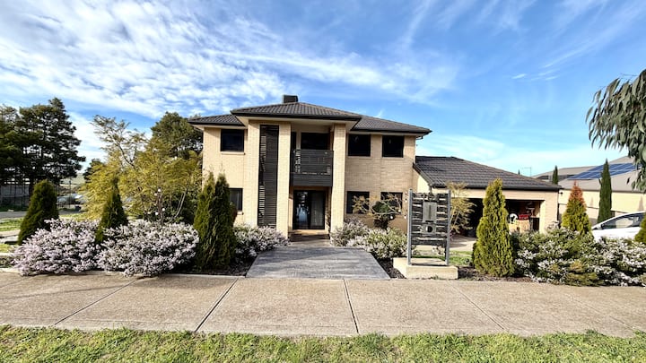 Spacious 6br Villa Hilltop Retreat Great For Relax - Sunbury