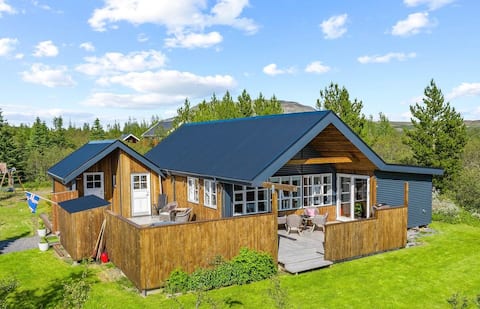 Icelandic summerhouse experience