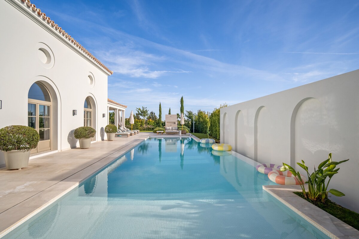 6BR Luxury Villa | Sea Views, Gym, 2 Heated Pools 2