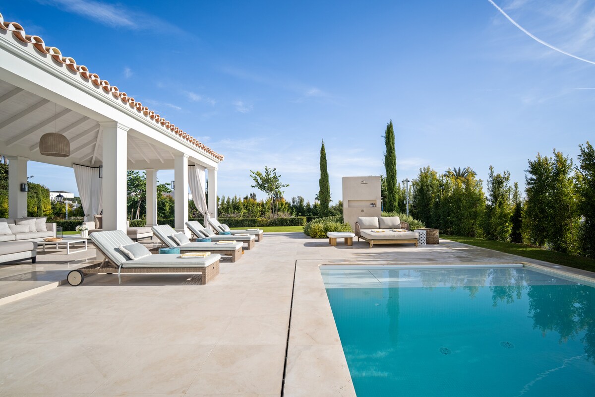 6BR Luxury Villa | Sea Views, Gym, 2 Heated Pools 3