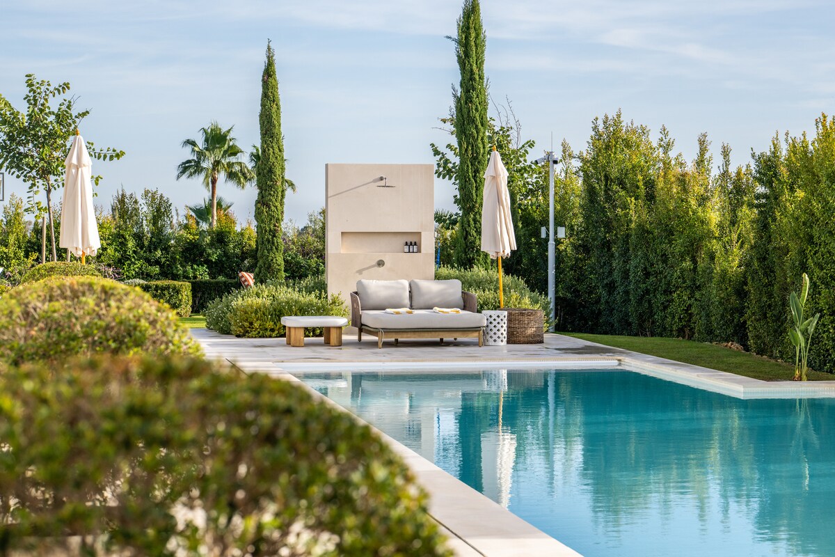 6BR Luxury Villa | Sea Views, Gym, 2 Heated Pools 4