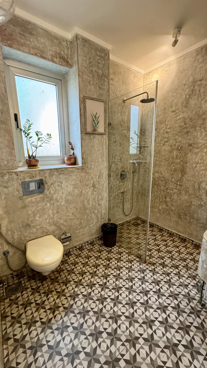 Full bathroom 3 image 1