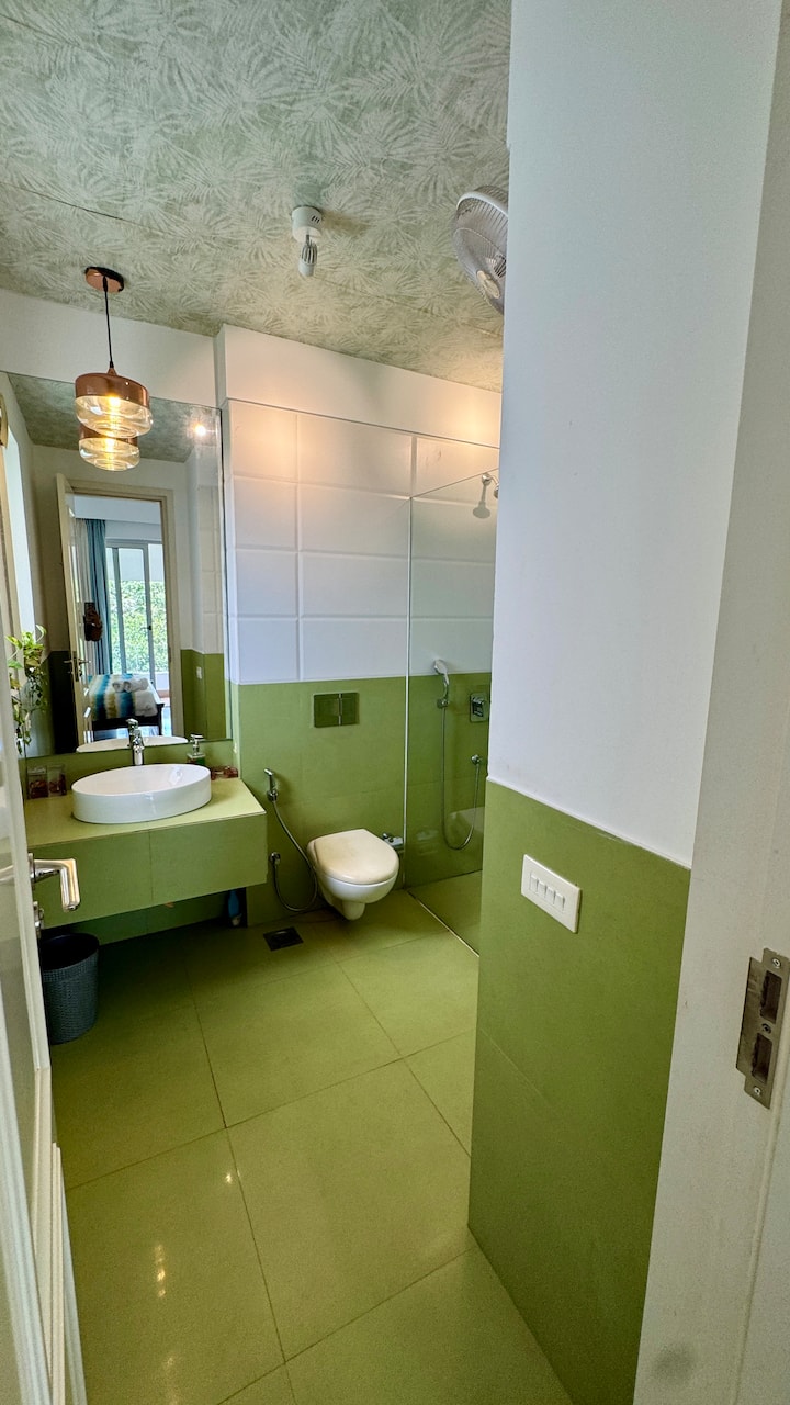 Full bathroom 2 image 1