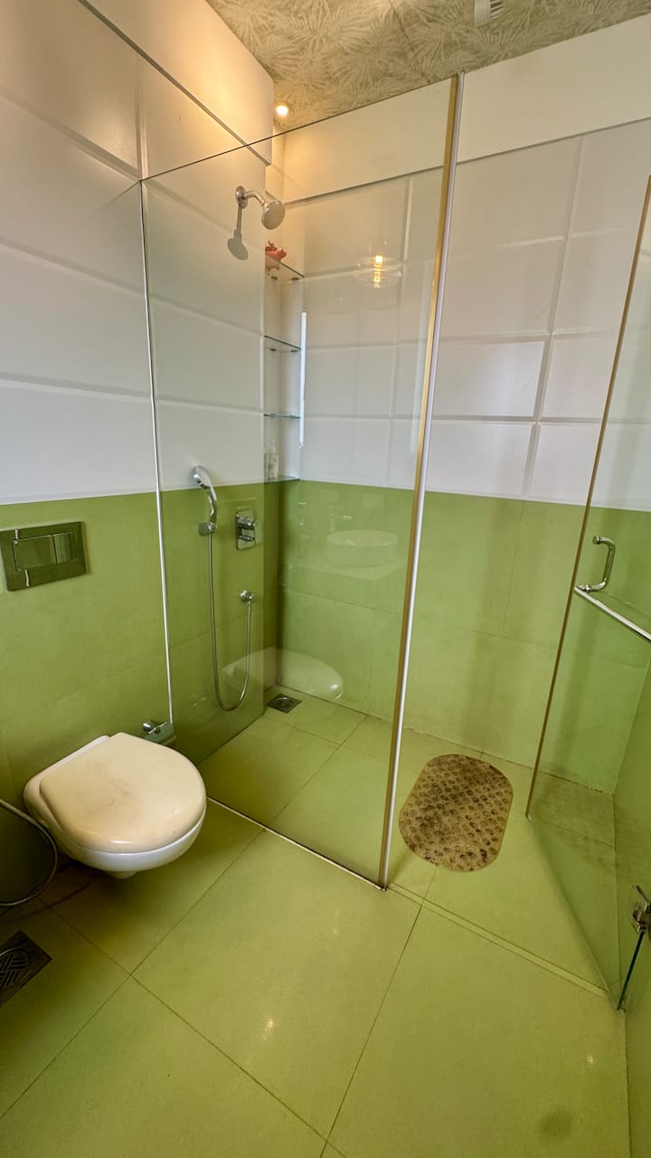 Full bathroom 2 image 3