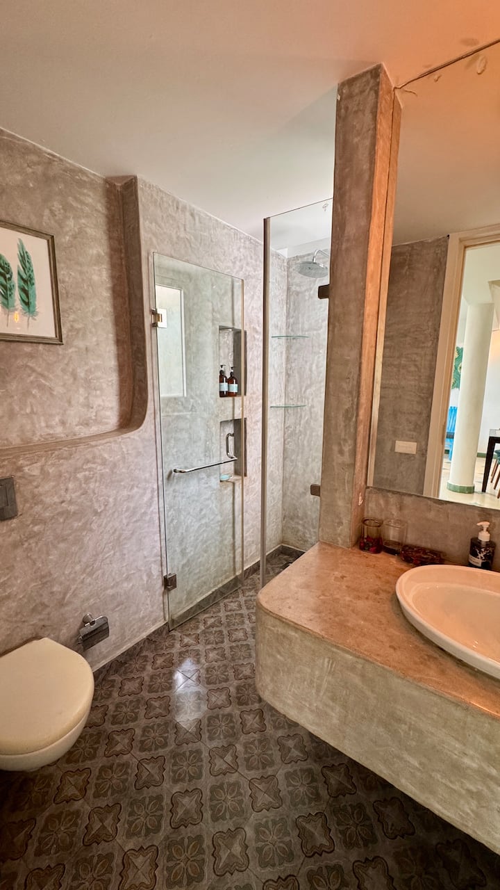 Full bathroom 1 image 1