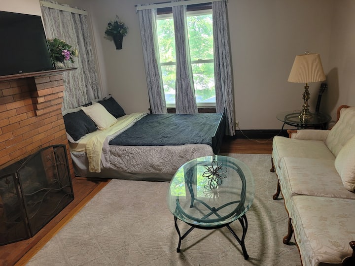 Luxurious By Jem0 - Rochester, NY